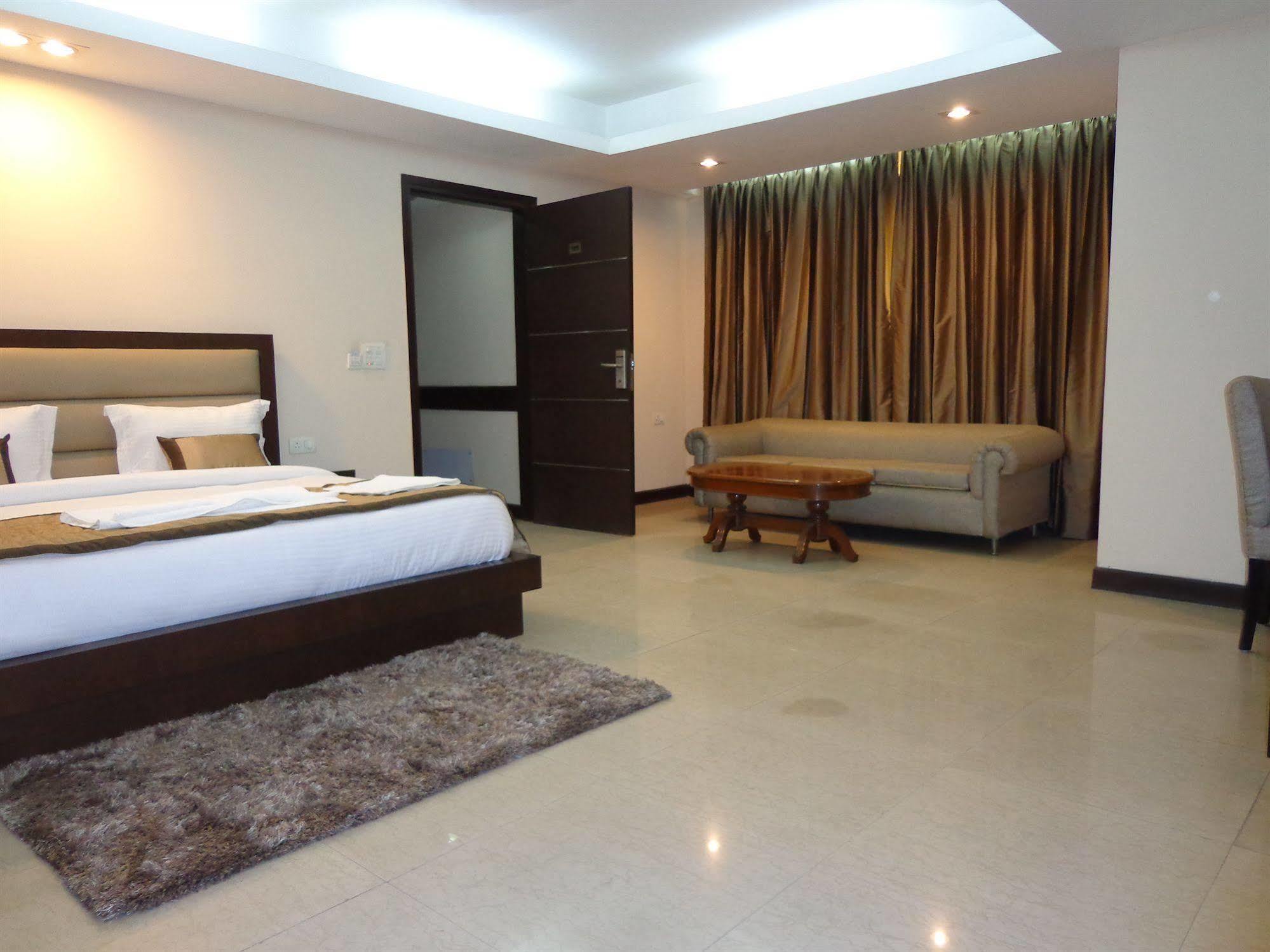 Hotel Aura @Airport New Delhi Exterior photo