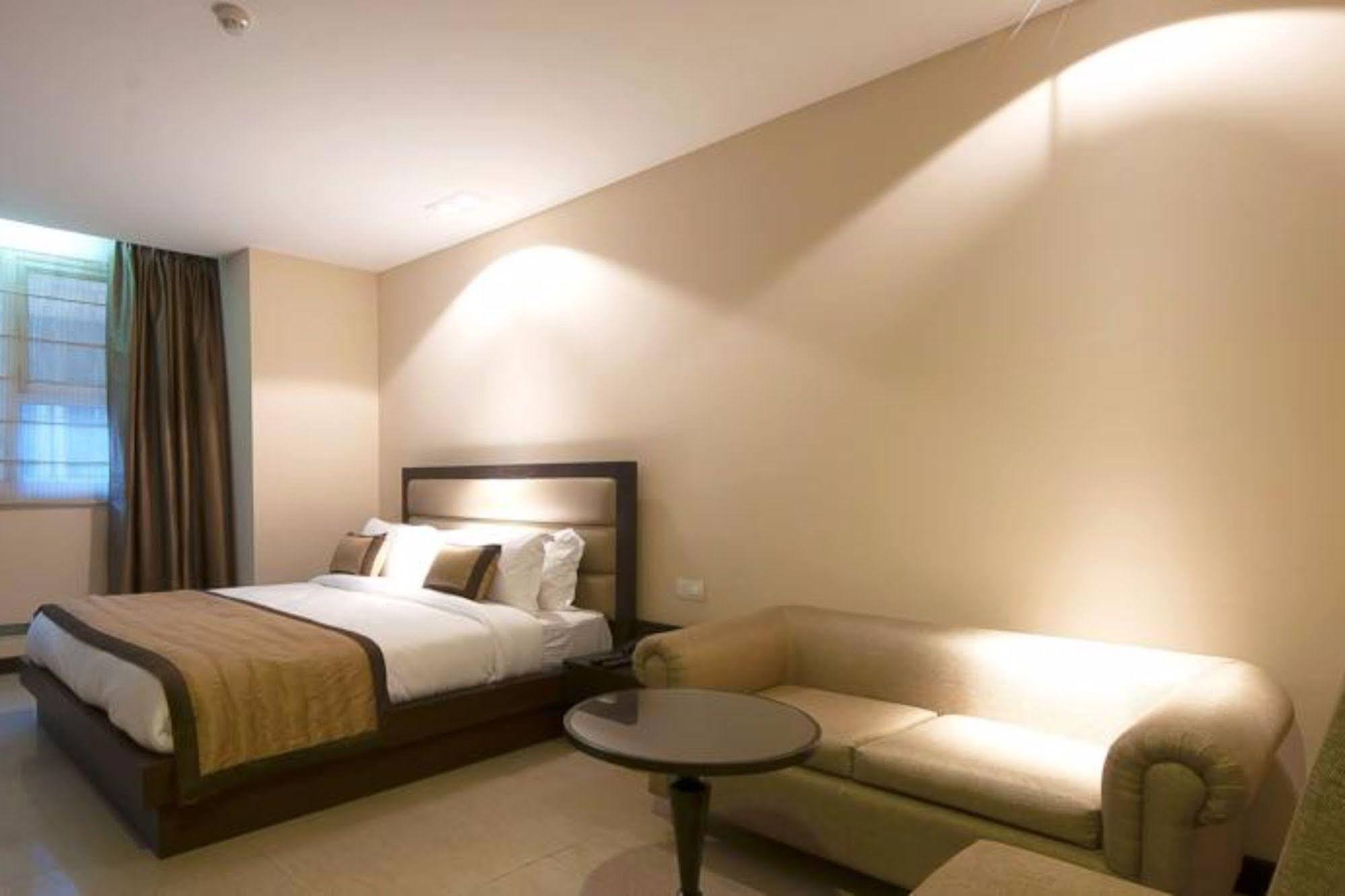Hotel Aura @Airport New Delhi Exterior photo