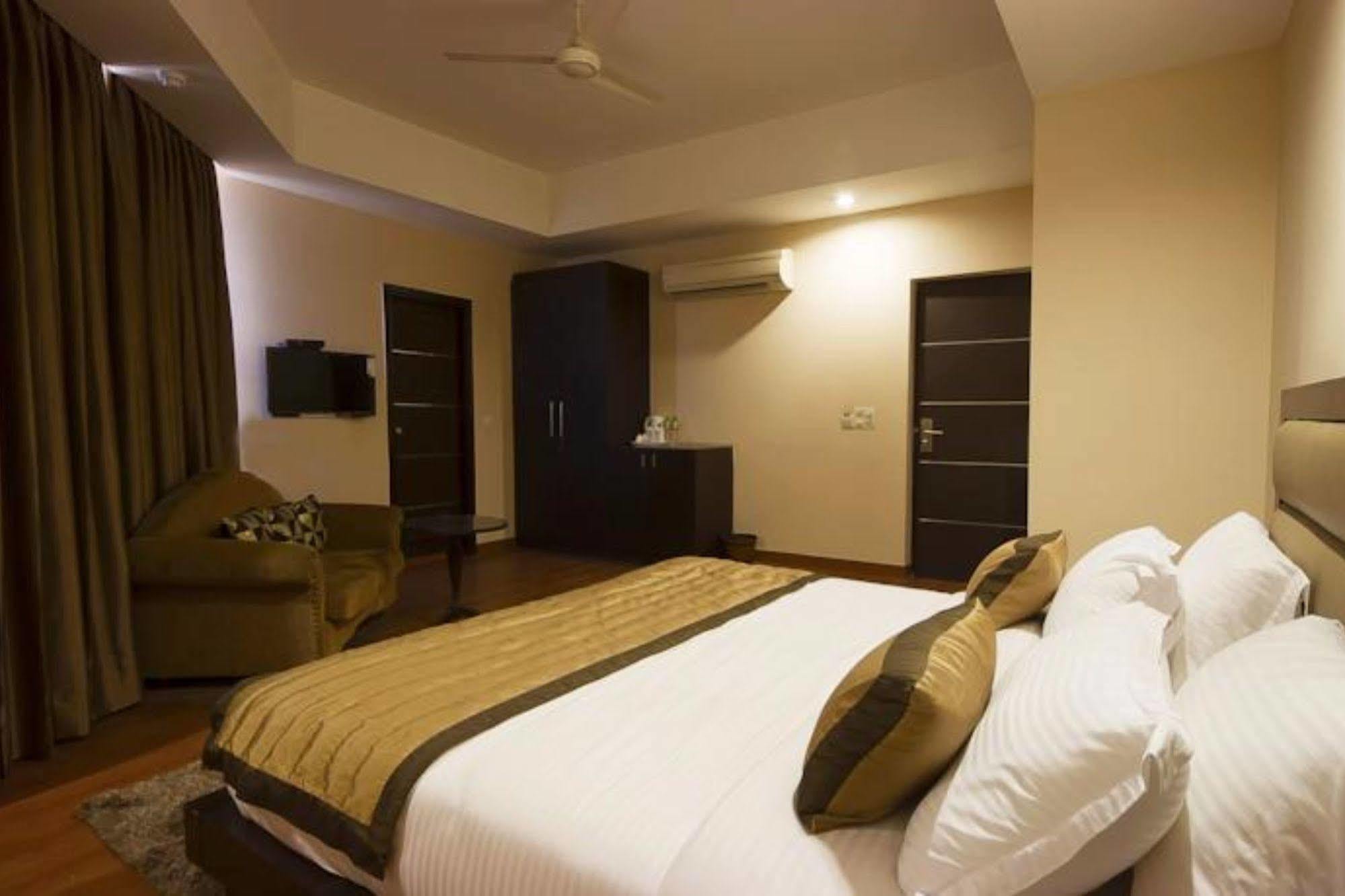 Hotel Aura @Airport New Delhi Exterior photo