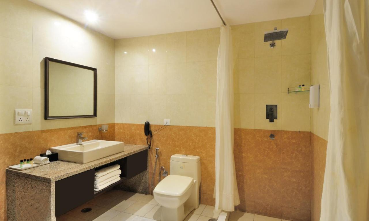 Hotel Aura @Airport New Delhi Exterior photo