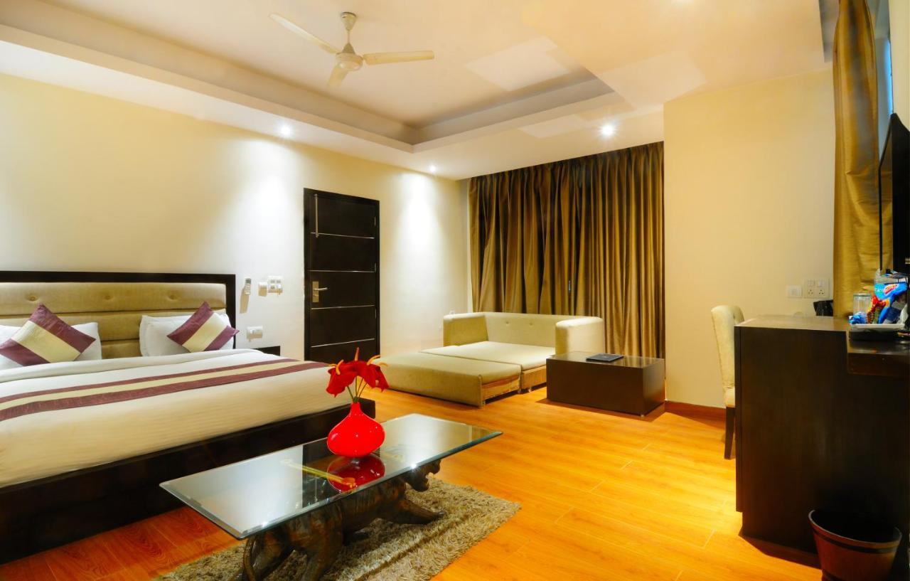 Hotel Aura @Airport New Delhi Exterior photo